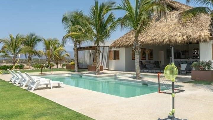 Houses-in-the-beach-Puerto-Escondido-Oaxaca-Roberts-ecotours